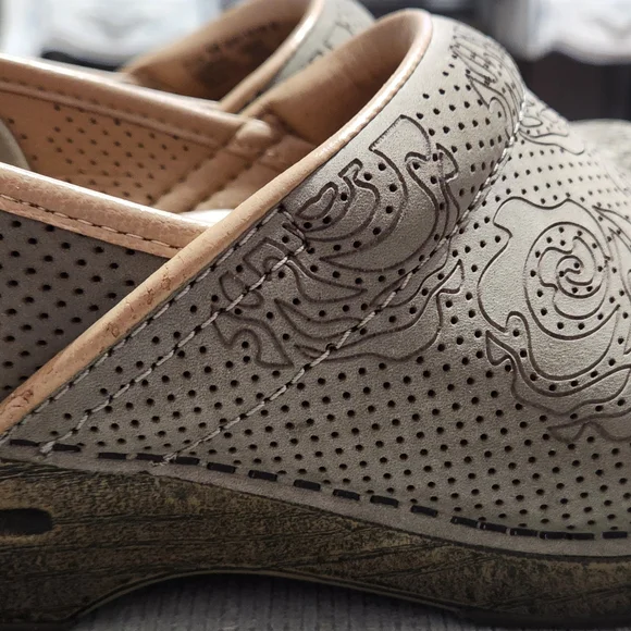 Dansko Women's Gray Clogs - Picture 6 of 9